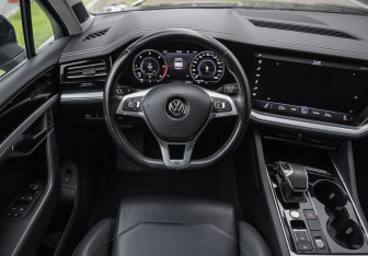 Подержанный автомобиль Volkswagen Touareg 2021 года (14 фото)