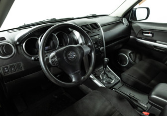 Подержанный автомобиль Suzuki Grand Vitara 2008 года (11 фото)