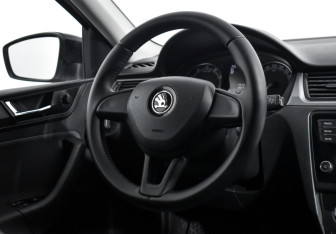 Подержанный автомобиль Skoda Rapid Liftback 2018 года (14 фото)