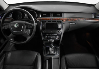Подержанный автомобиль Skoda Superb Liftback 2011 года (13 фото)