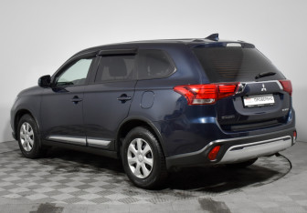 Подержанный автомобиль Mitsubishi Outlander 2018 года (7 фото)