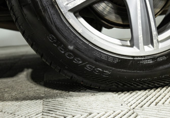 Подержанный автомобиль Volvo XC90 2008 года (17 фото)
