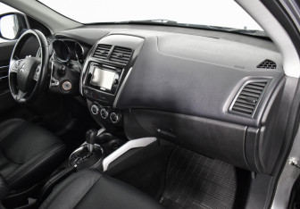 Подержанный автомобиль Mitsubishi ASX 2013 года (12 фото)