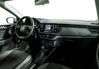 Подержанный автомобиль Skoda Rapid Liftback 2021 года (9 фото)