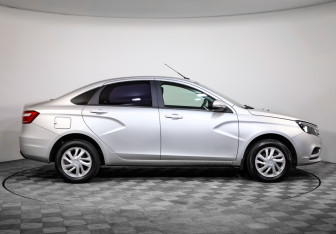 Подержанный автомобиль LADA (ВАЗ) Vesta Sedan 2016 года (4 фото)