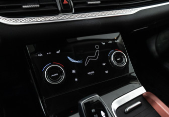 Подержанный автомобиль FAW Bestune B70 2023 года (18 фото)