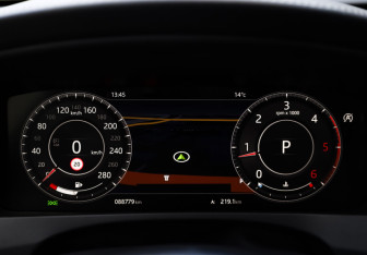 Подержанный автомобиль Jaguar F-Pace 2018 года (13 фото)