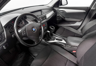 Подержанный автомобиль BMW X1 2014 года (9 фото)