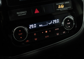 Подержанный автомобиль Mitsubishi Outlander 2013 года (17 фото)