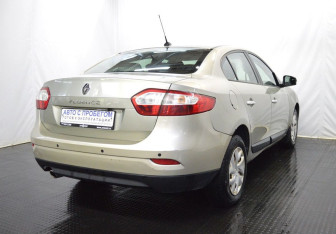 Подержанный автомобиль Renault Fluence 2013 года (5 фото)