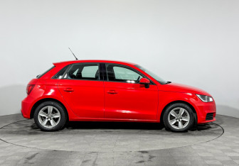Подержанный автомобиль Audi A1 2015 года (4 фото)