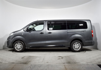 Подержанный автомобиль Peugeot Traveller 2020 года (8 фото)