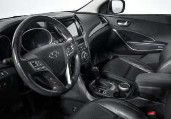 Подержанный автомобиль Hyundai Santa Fe 2013 года (9 фото)