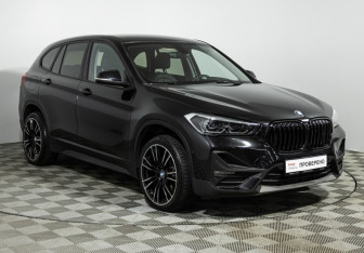 Подержанный автомобиль BMW X1 2021 года (3 фото)