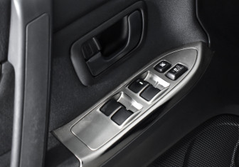 Подержанный автомобиль Mitsubishi Pajero 2013 года (10 фото)