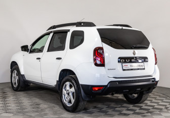 Подержанный автомобиль Renault Duster 2017 года (7 фото)