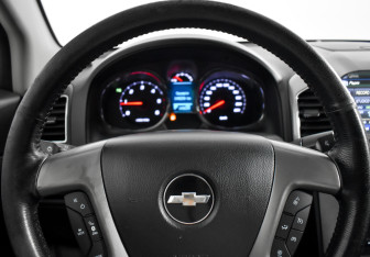 Подержанный автомобиль Chevrolet Captiva 2013 года (15 фото)