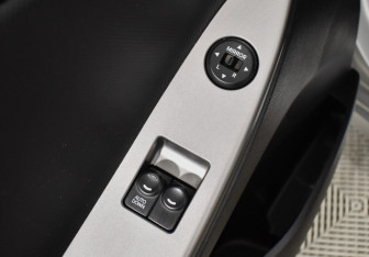 Подержанный автомобиль Hyundai Solaris Hatchback 2015 года (17 фото)