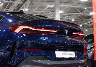 Подержанный автомобиль BMW X6 2021 года (13 фото)