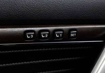 Подержанный автомобиль Toyota Land Cruiser Suv 2020 года (23 фото)