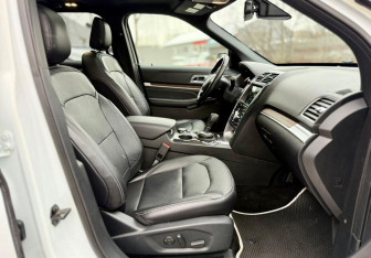 Подержанный автомобиль Ford Explorer 2019 года (14 фото)