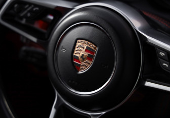 Подержанный автомобиль Porsche Cayenne 2014 года (14 фото)