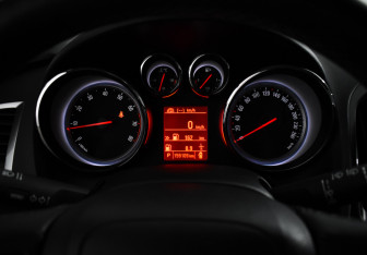 Подержанный автомобиль Opel Astra Hatchback 2014 года (17 фото)