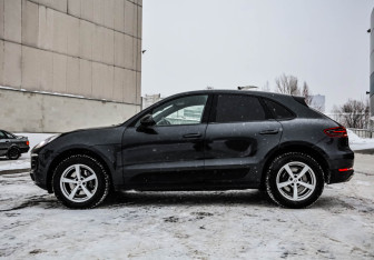Подержанный автомобиль Porsche Macan 2016 года (10 фото)