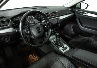 Подержанный автомобиль Skoda Superb Liftback 2020 года (11 фото)