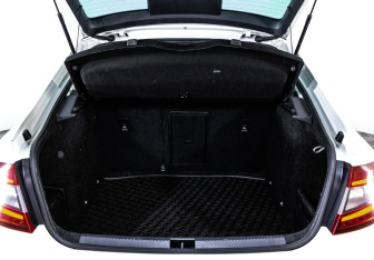 Подержанный автомобиль Skoda Octavia Liftback 2019 года (21 фото)