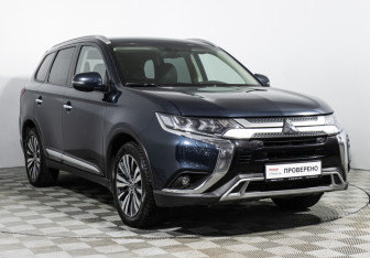 Подержанный автомобиль Mitsubishi Outlander 2020 года (3 фото)