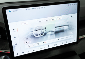 Подержанный автомобиль Zeekr 001 2023 года (17 фото)