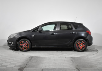 Подержанный автомобиль Opel Astra Hatchback 2013 года (8 фото)