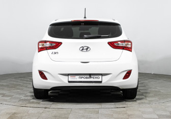 Подержанный автомобиль Hyundai i30 Hatchback 2015 года (6 фото)