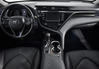 Подержанный автомобиль Toyota Camry Sedan 2018 года (16 фото)