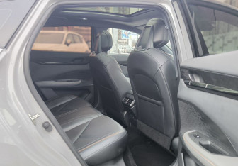 Подержанный автомобиль Changan UNI-V 2023 года (20 фото)