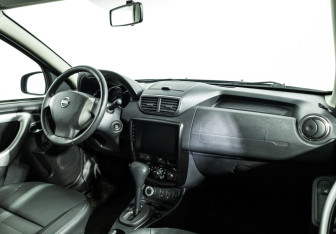 Подержанный автомобиль Nissan Terrano 2016 года (9 фото)