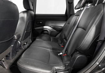 Подержанный автомобиль Mitsubishi Outlander 2012 года (12 фото)