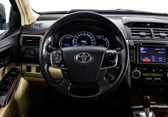Подержанный автомобиль Toyota Camry Sedan 2014 года (11 фото)