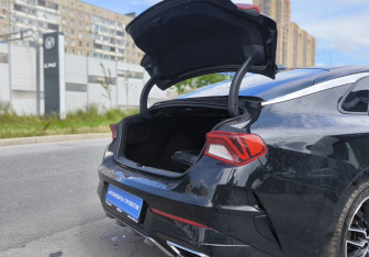 Подержанный автомобиль Kia K5 2020 года (22 фото)