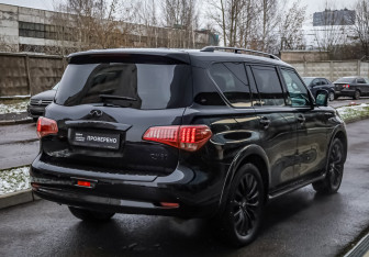 Подержанный автомобиль Infiniti QX80 2017 года (5 фото)
