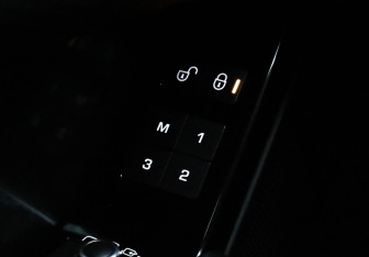 Подержанный автомобиль Land Rover Range Rover Velar 2018 года (20 фото)