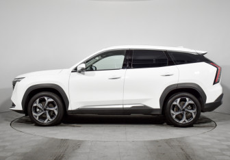 Подержанный автомобиль Geely Atlas 2024 года (8 фото)