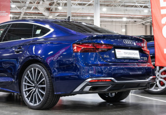 Подержанный автомобиль Audi A5 Liftback 2022 года (11 фото)