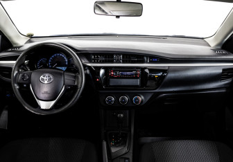 Подержанный автомобиль Toyota Corolla Sedan 2014 года (9 фото)