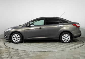 Подержанный автомобиль Ford Focus Sedan 2014 года (8 фото)