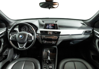 Подержанный автомобиль BMW X1 2015 года (13 фото)