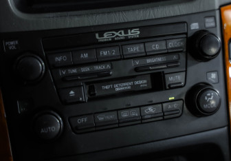 Подержанный автомобиль Lexus RX 2002 года (14 фото)