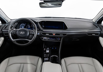 Подержанный автомобиль Hyundai Sonata 2021 года (10 фото)