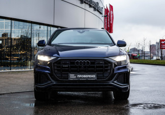 Подержанный автомобиль Audi Q8 2021 года (3 фото)